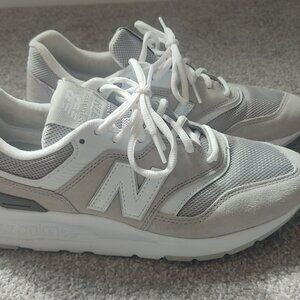 WOMEN'S NEW BALANCE 997H SNEAKERS RUNNERS SIZE 9 WORN a handful of times